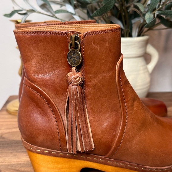 Patricia Nash Women's 6 Brown Leather Rafael Tasseled Ankle Clog Booties Chunky - Picture 5 of 8